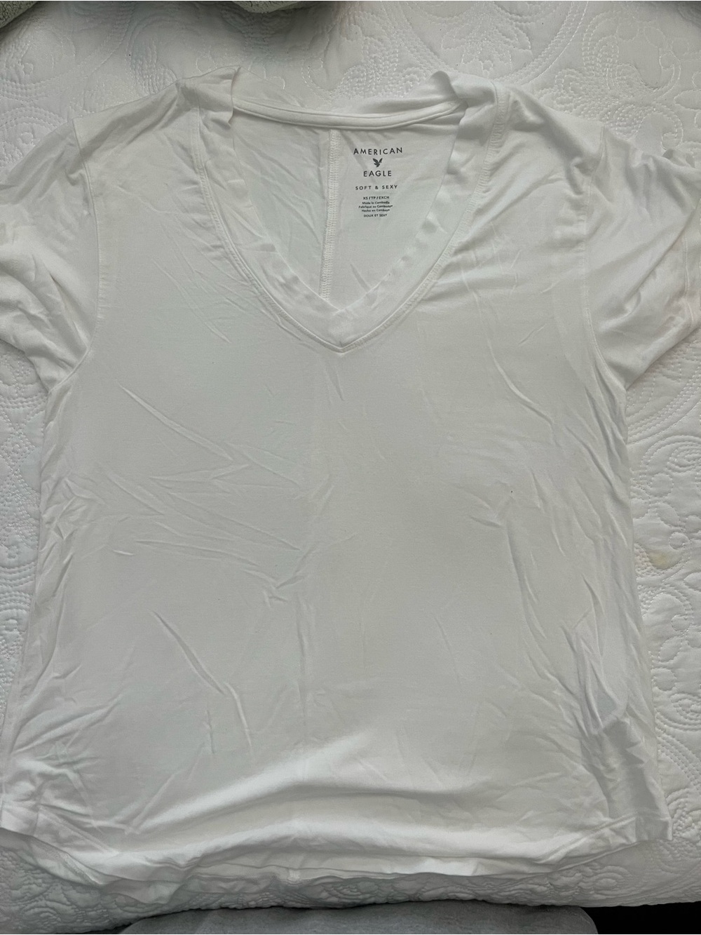 American Eagle Outfitters White V-Neck Short Sleeve Tee